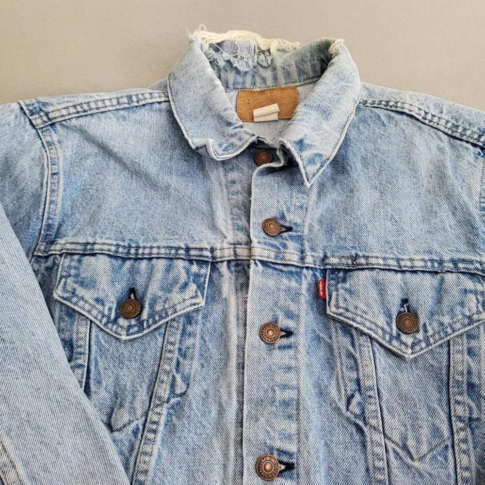 VTG Levi's Denim Blue Jean Trucker Jacket Made In USA Distressed Thrashed - Picture 2 of 13